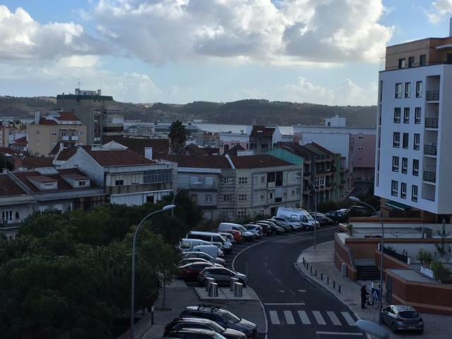 Apartamento Novo Muito Confortavel Com Vista Rio Alges Exterior photo